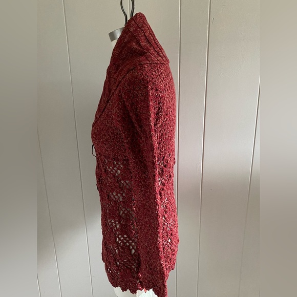 Beautiful marled crochet cardigan with woven grosgrain tie and shawl collar. - Picture 2 of 6